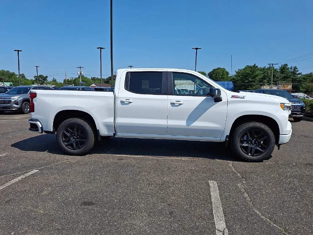 New 2026 Summit White Chevrolet RST image 9