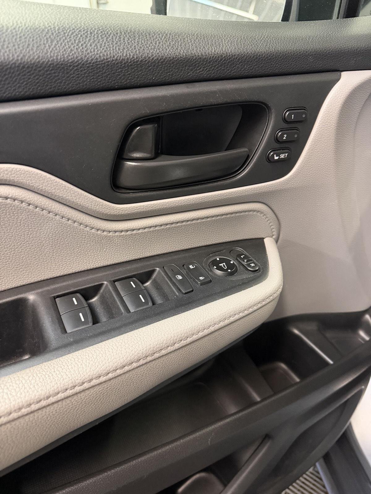 Used 2019  Honda EX-L image 12