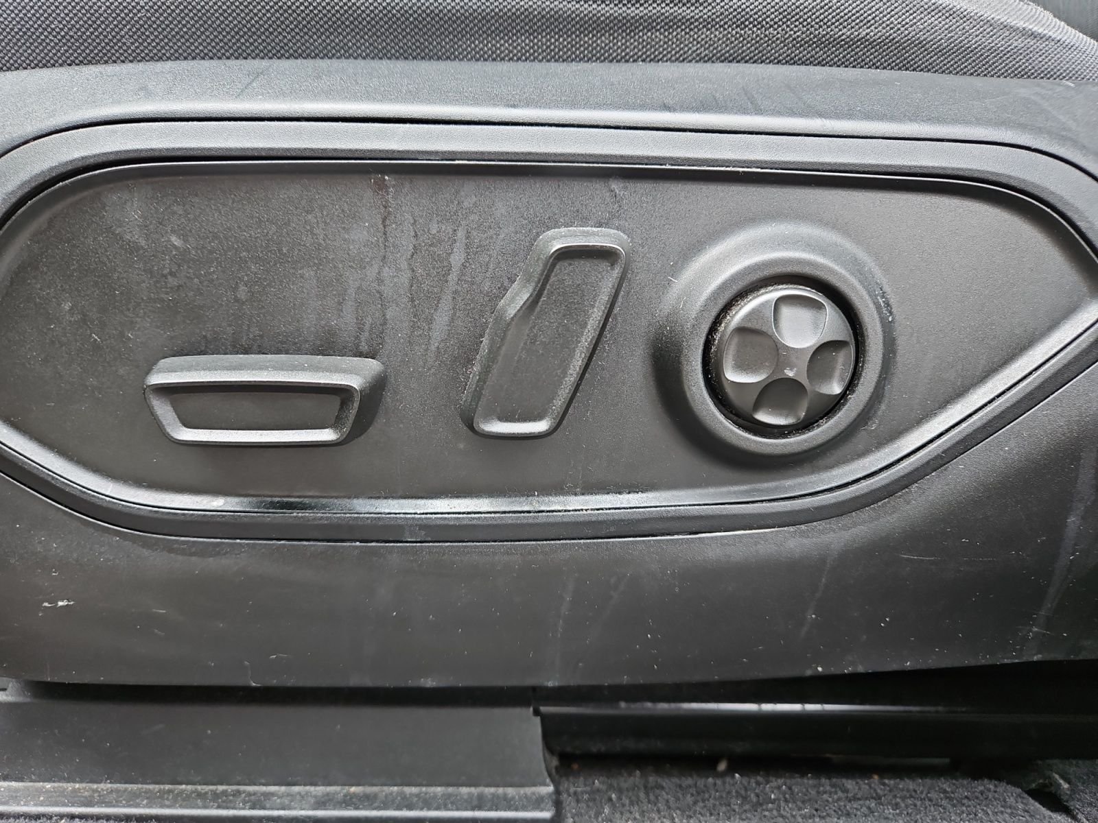 Used 2023 Gray Jeep Laredo image 21