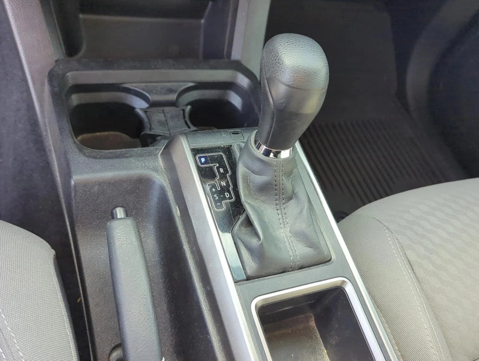 Used 2023 Blue Crush Metallic Toyota SR5 image 23