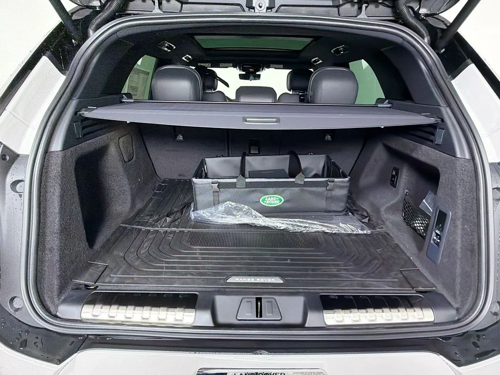 New 2026 Borasco Grey Land Rover Dynamic SE image 28