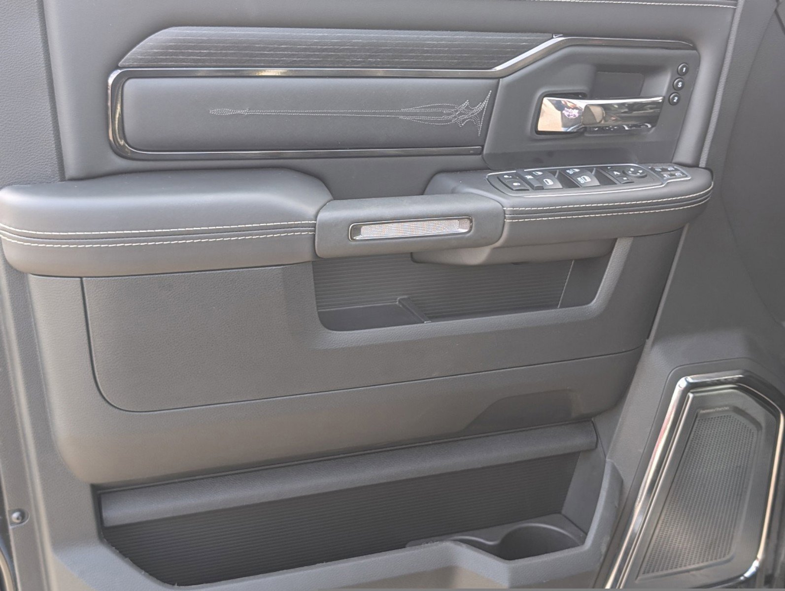 2024 RAM 2500 Laramie Limited - Photo 11