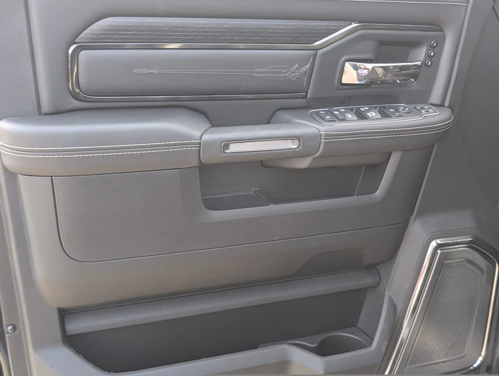 2024 RAM 2500 Laramie Limited - Photo 11