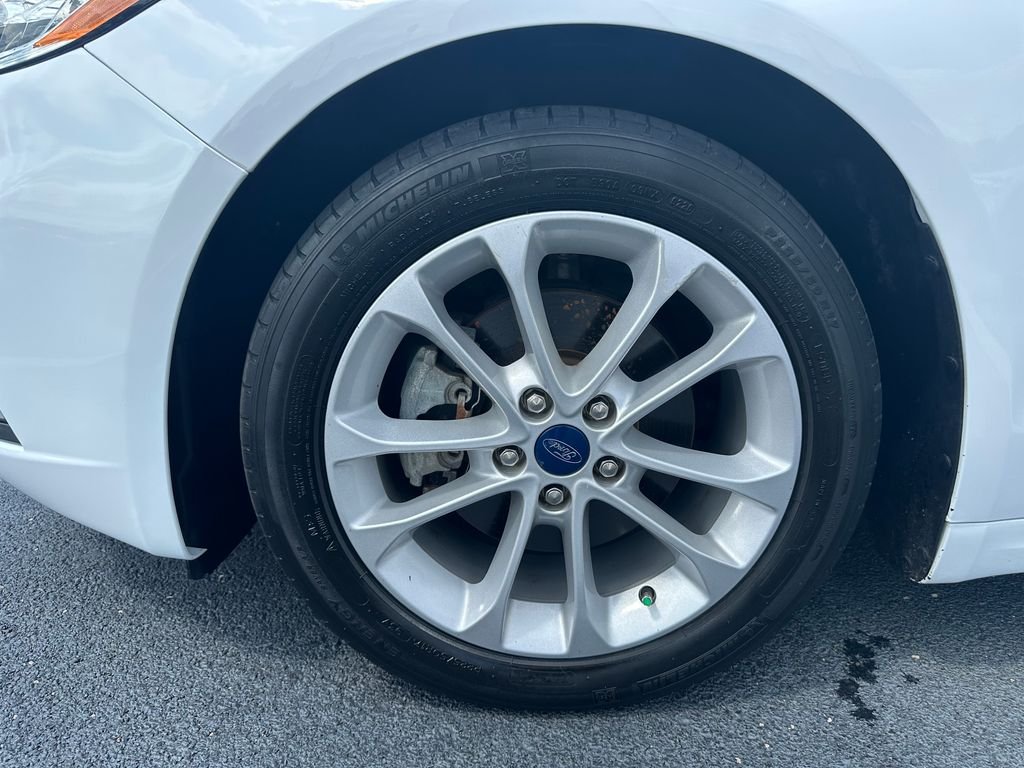 Used 2020 White Ford SE image 10