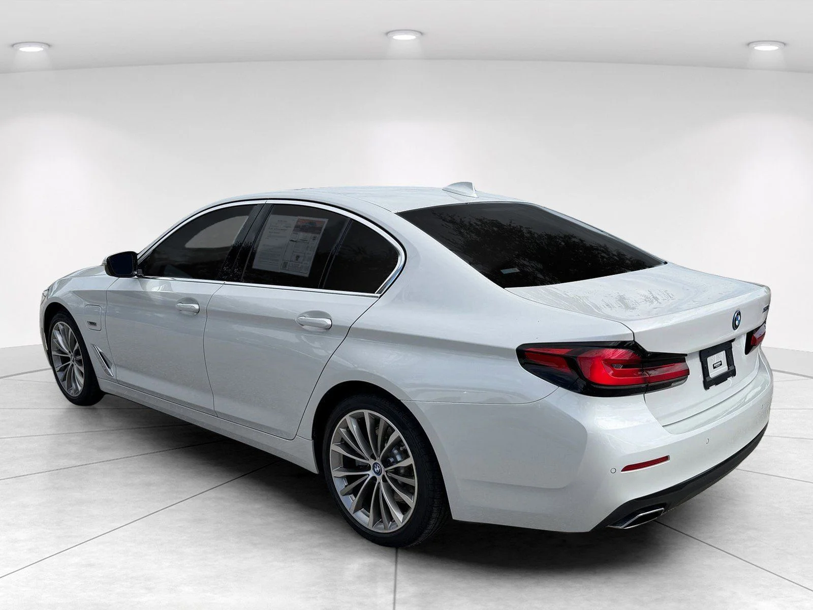 Certified Used 2023 Mineral White Metallic BMW 530e iPerformance image 6