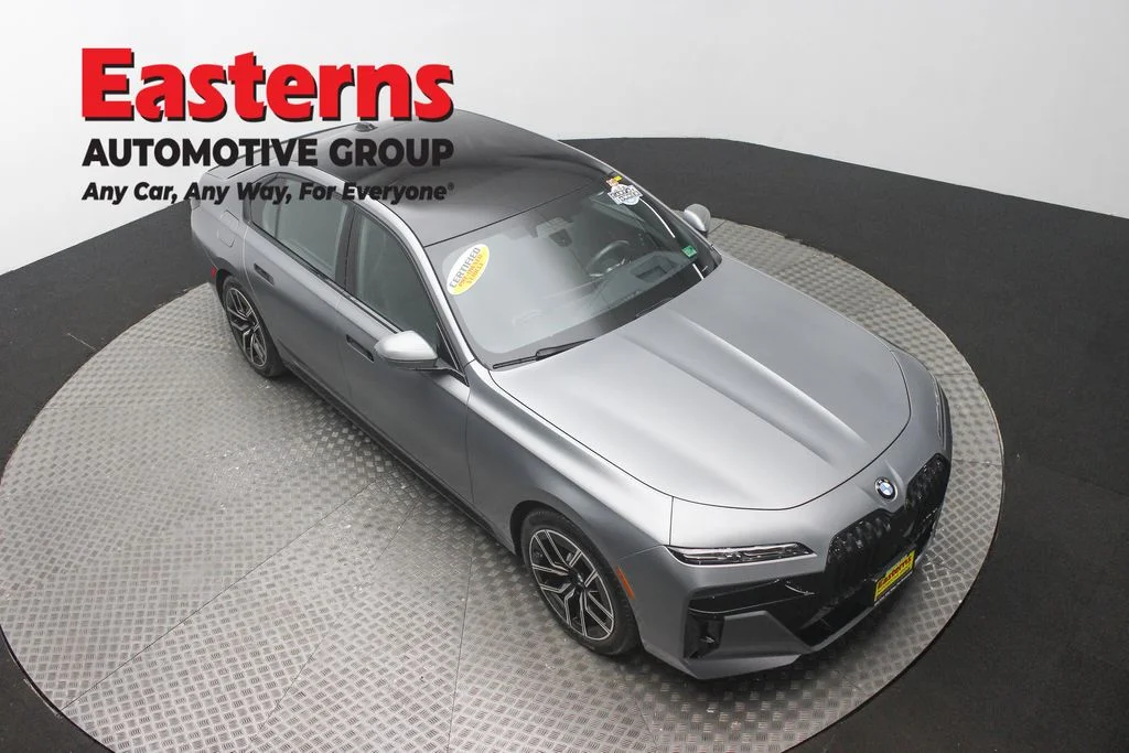 Used 2023 Gray BMW 740i image 3