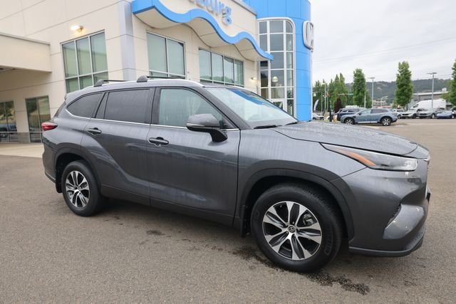 2023 Toyota Highlander XLE AWD's photo
