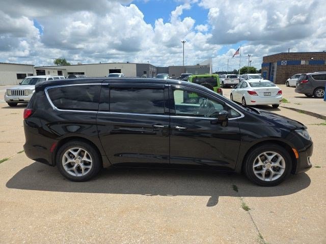 Used 2019 Brilliant Black Crystal Pearlcoat Chrysler Touring Plus image 8