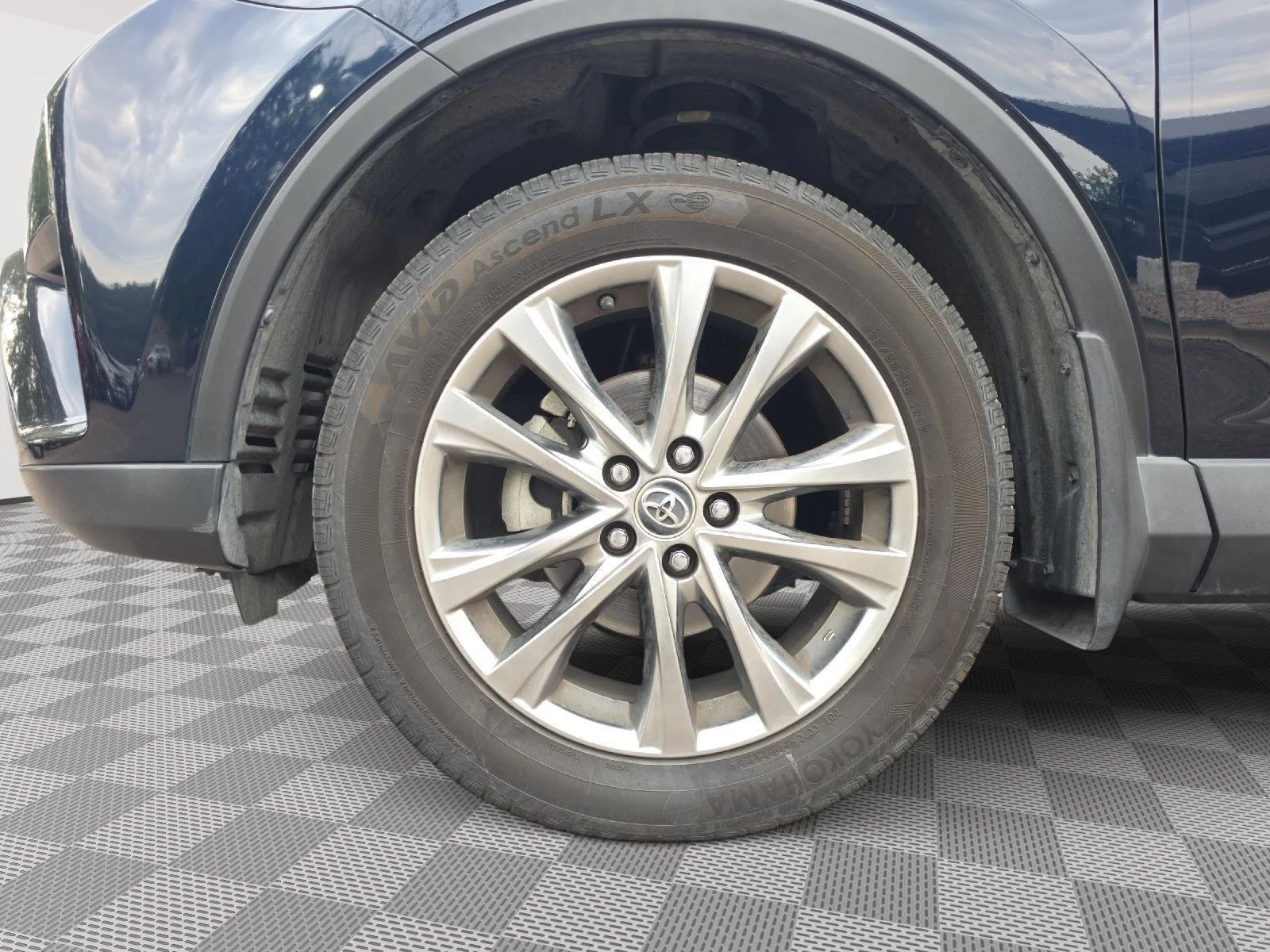 Certified Used 2018 Galactic Aqua Mica Toyota Limited image 5