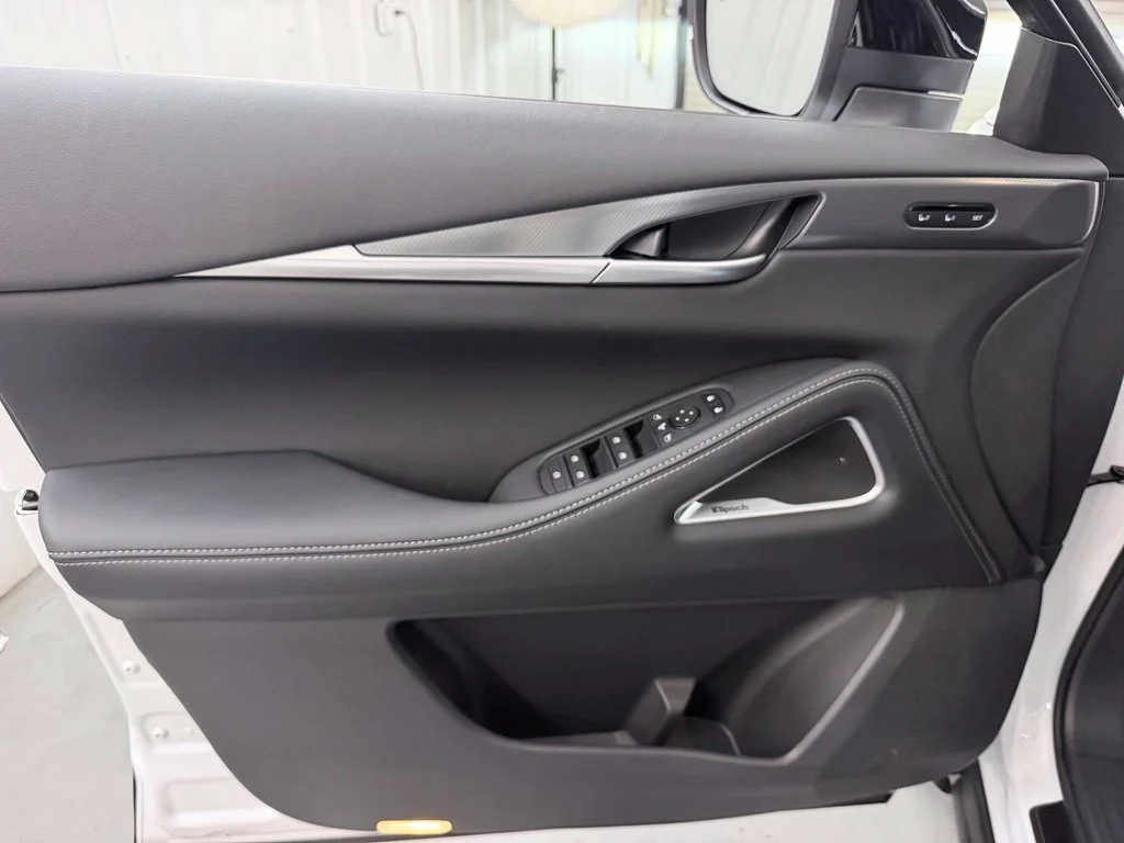 New 2027 2T RAD WHT INFINITI Sport AWD image 12