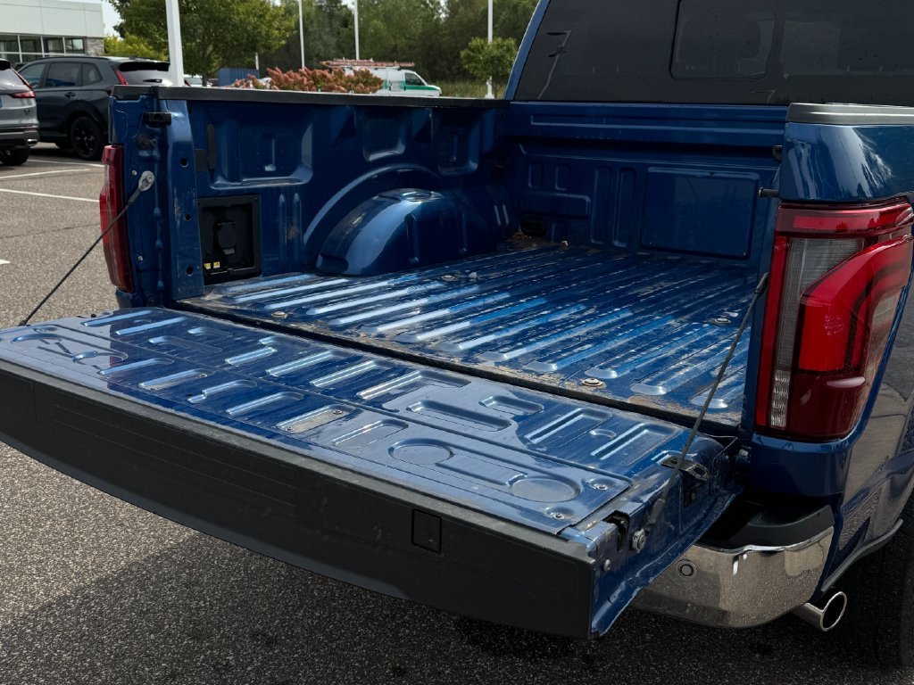 Used 2024 Atlas Blue Metallic Ford Lariat image 22