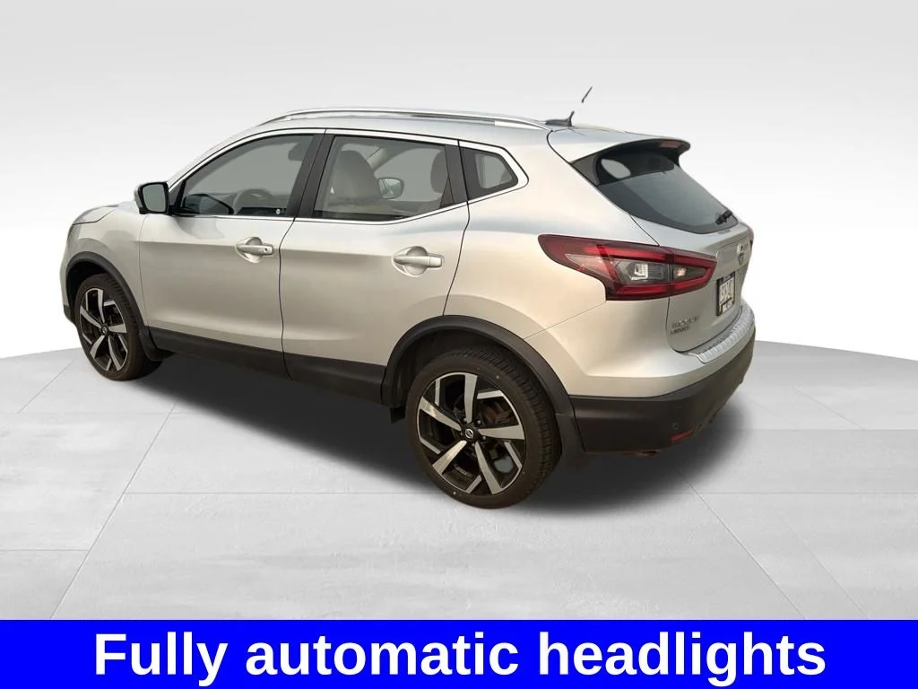 Used 2020 Silver Nissan SL image 10