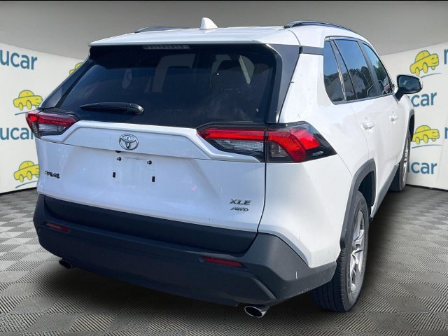 Used 2025 Ice Toyota XLE image 3