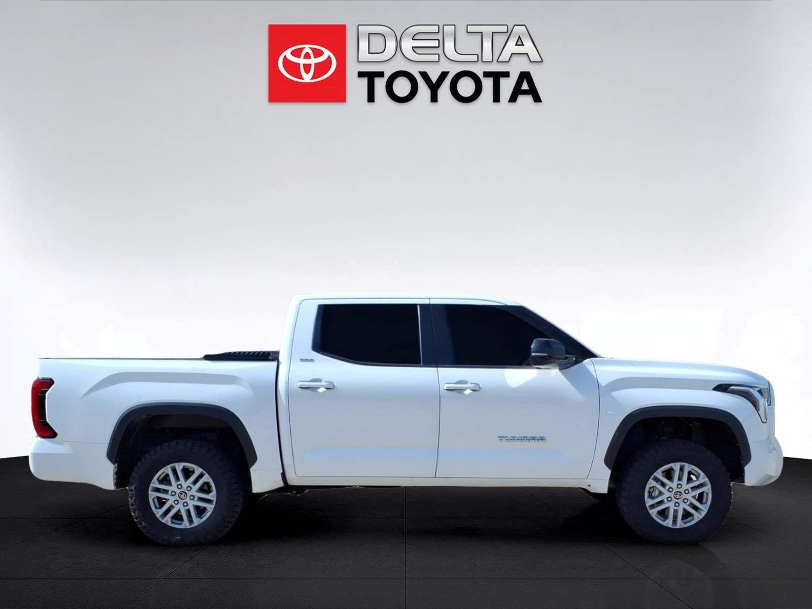 Used 2023 Ice Cap Toyota SR5 image 6