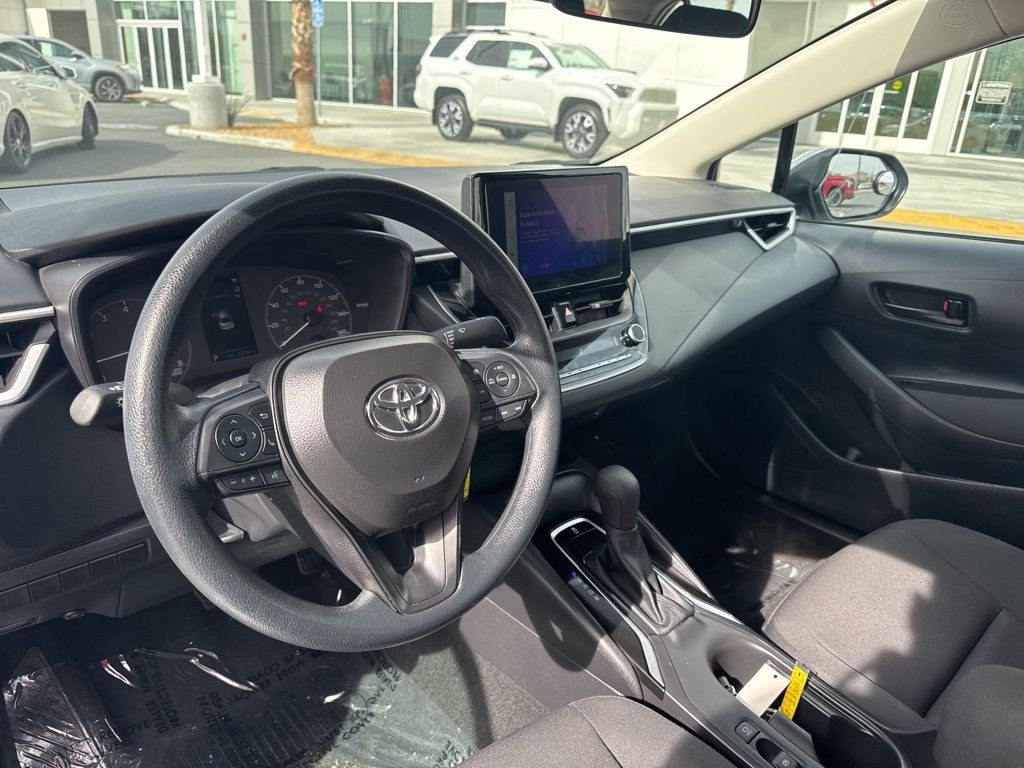 2025 Toyota Corolla LE - Photo 13