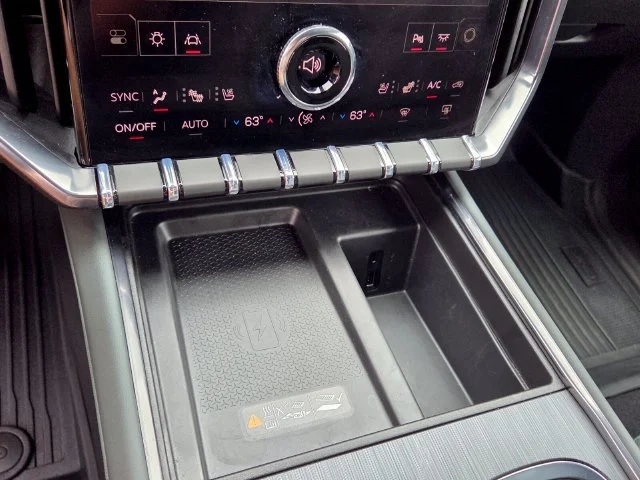 Used 2026 White GMC AT4 image 25