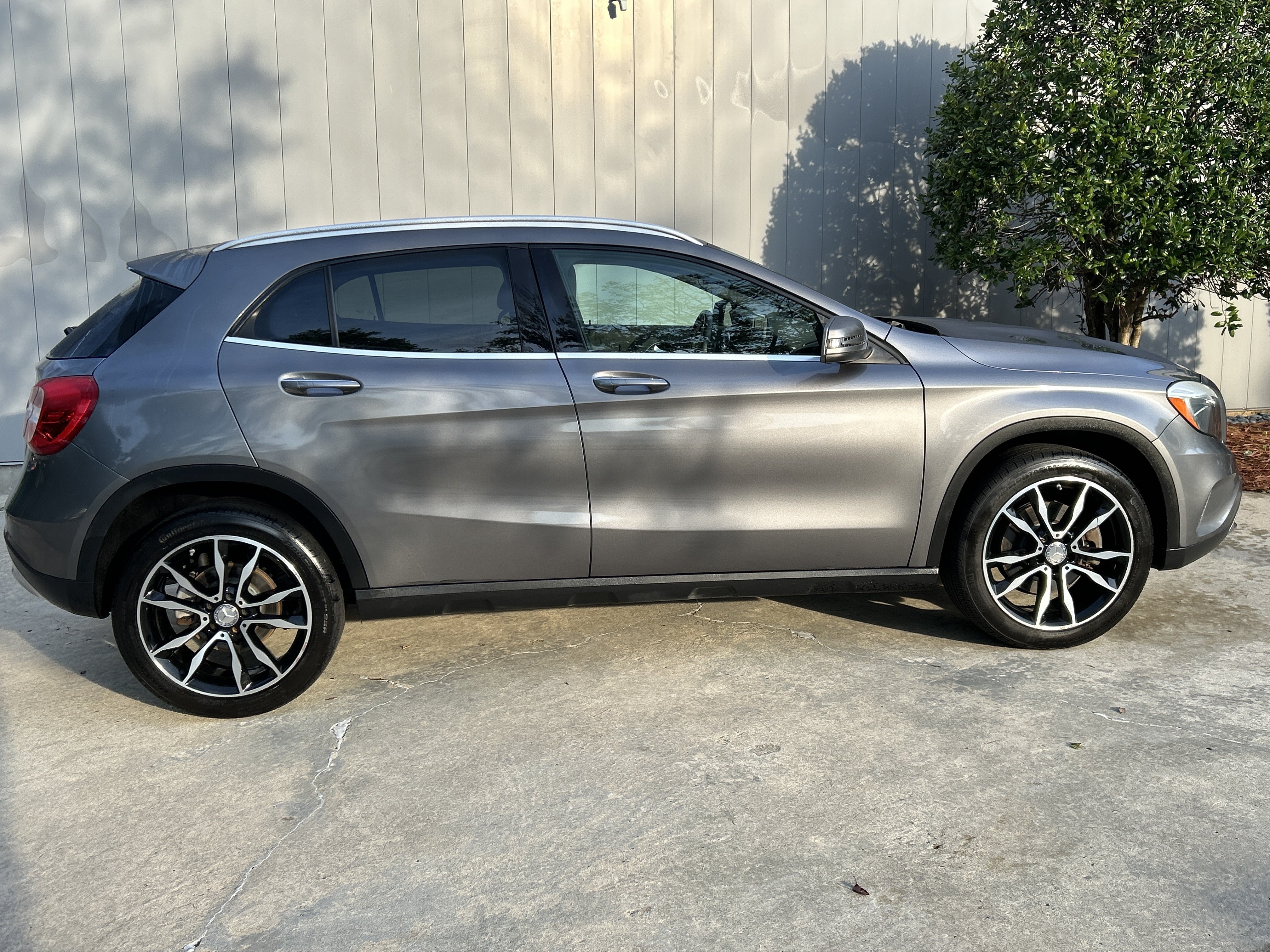 Used 2016 Mountain Gray Metallic Mercedes-Benz GLA 250 SUV image 5