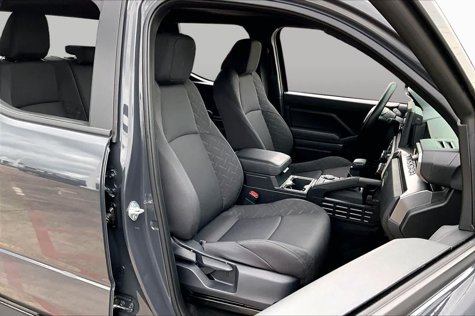 Used 2025 Underground Toyota SR5 image 9