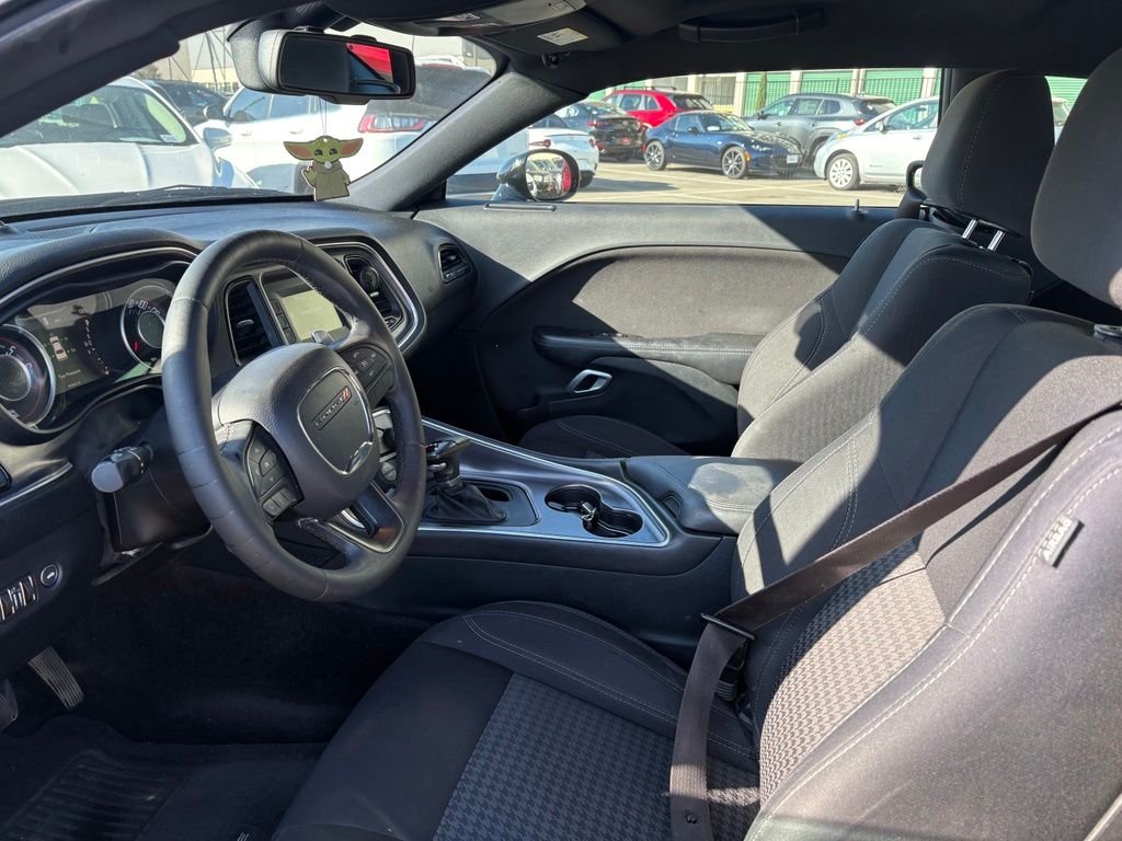 Used 2015 Pitch Black Clearcoat Dodge SXT image 12