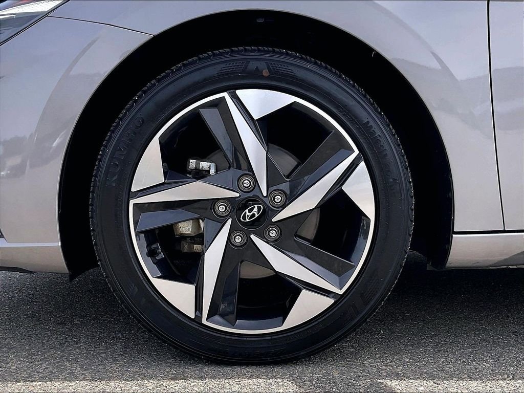 Used 2023 Silver Hyundai SEL image 7