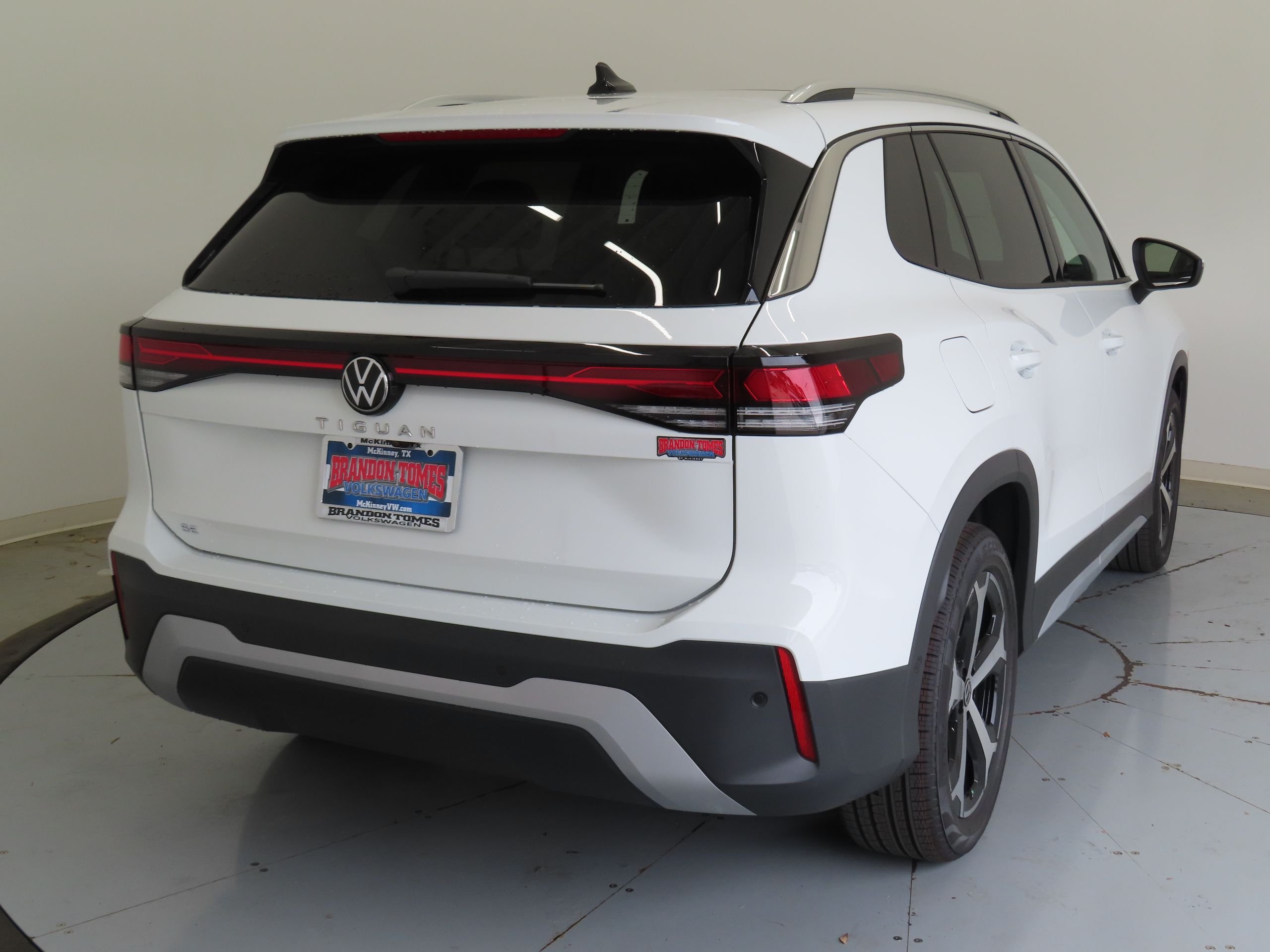 New 2026 White Volkswagen 2.0T SE image 3