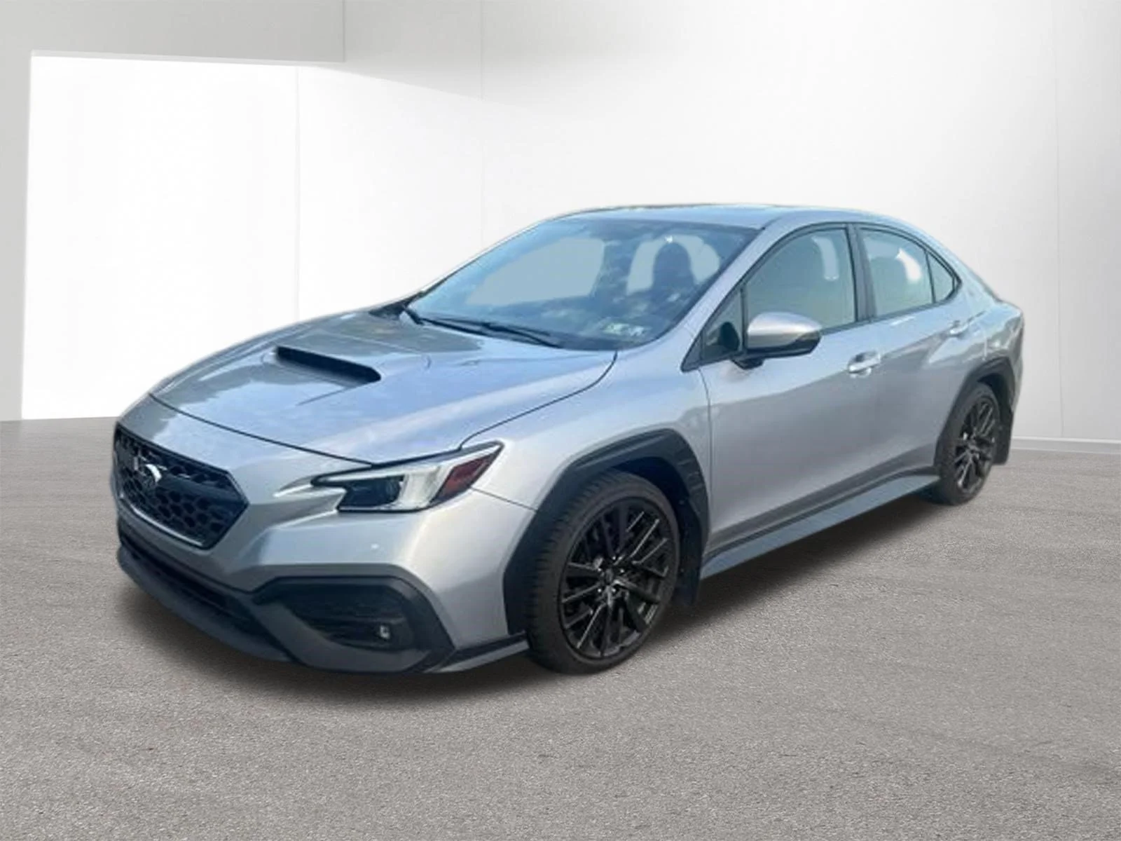 Used 2024 Ice Silver Metallic Subaru Limited image 5