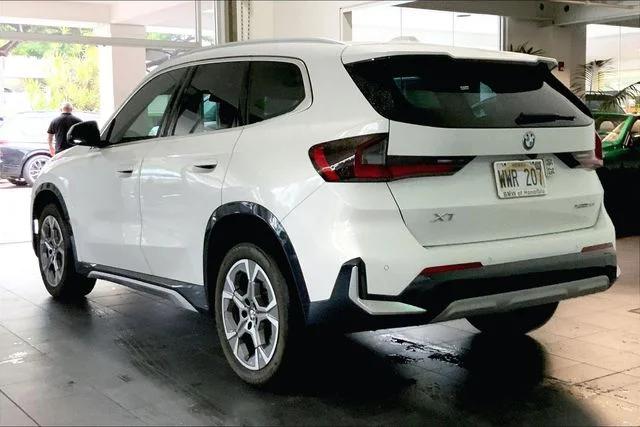 Used 2023 Mineral White Metallic BMW xDrive28i image 5