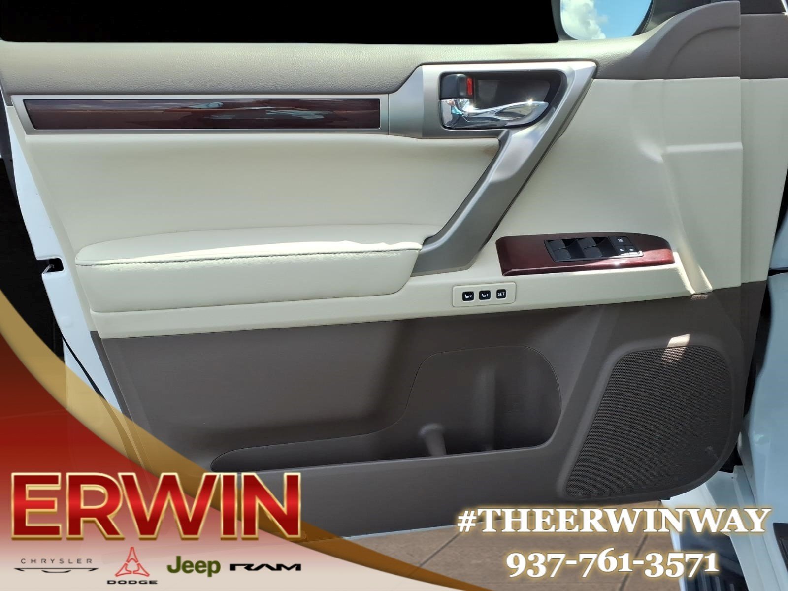 Used 2018 Starfire Pearl Lexus Base image 10