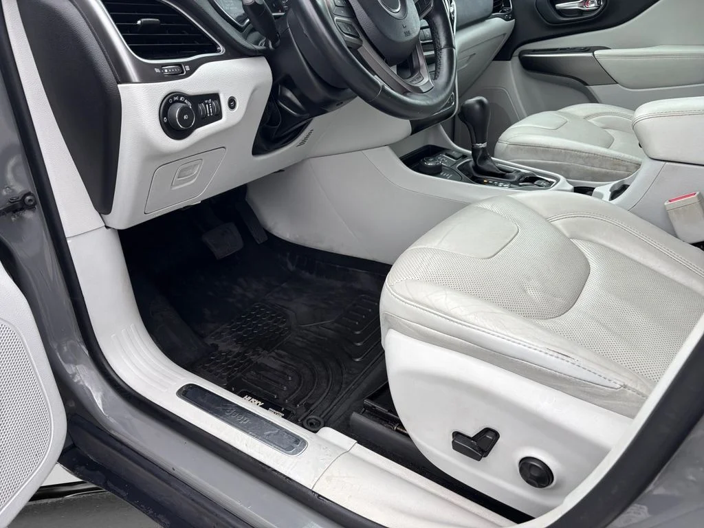 Used 2019 Gray Jeep Limited image 33