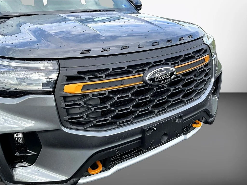 New 2026 Carbonized Gray Metallic Ford Tremor® image 31