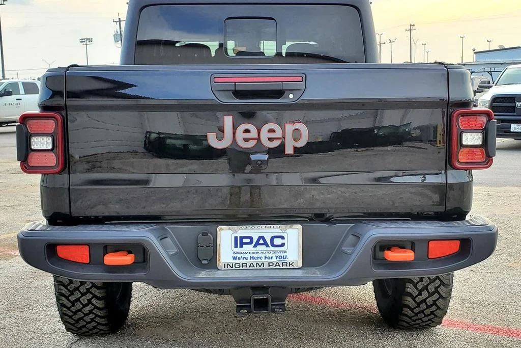 New 2025 Black Jeep Mojave image 20
