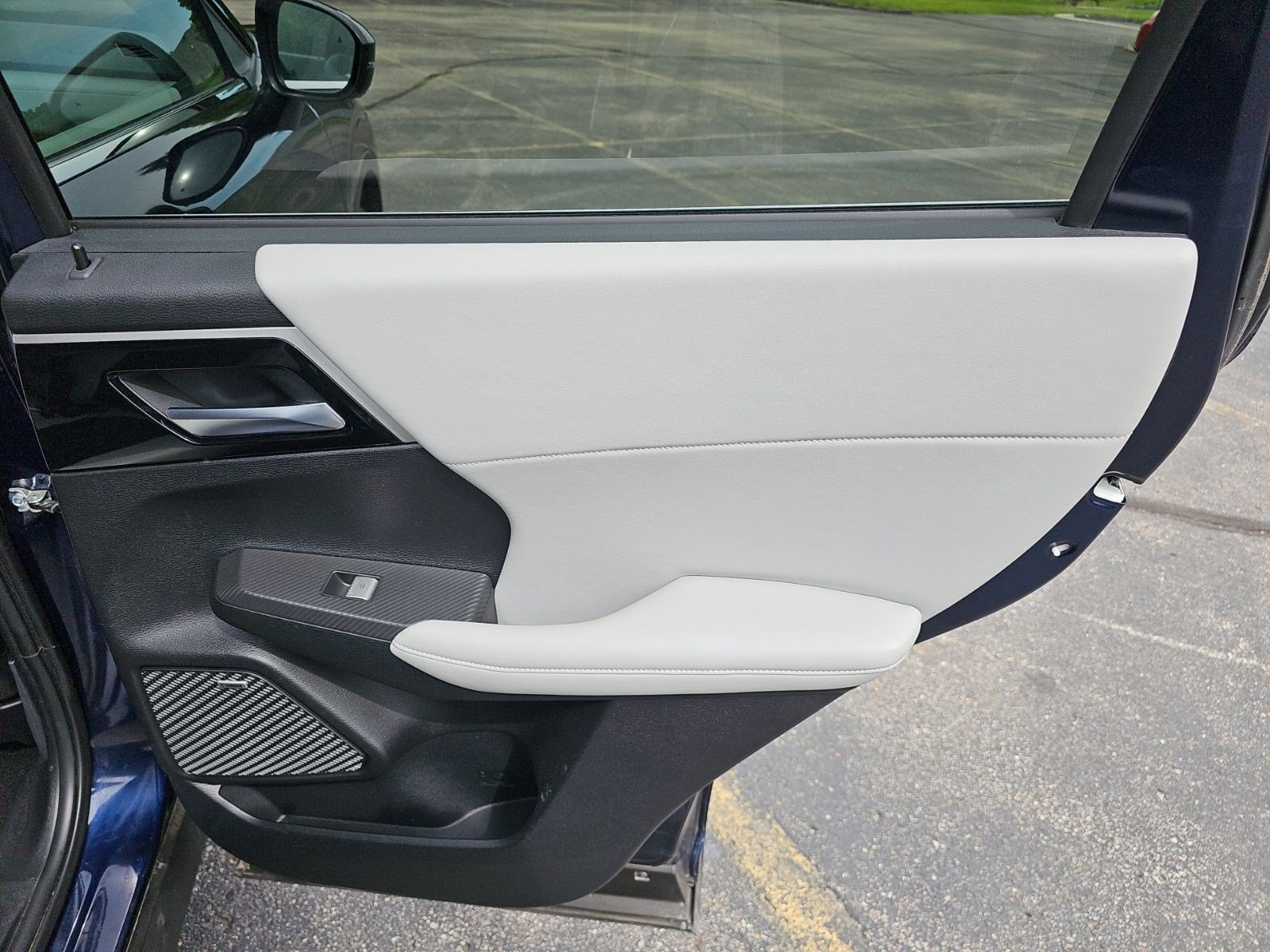 Used 2025 Silver Mitsubishi SE image 15