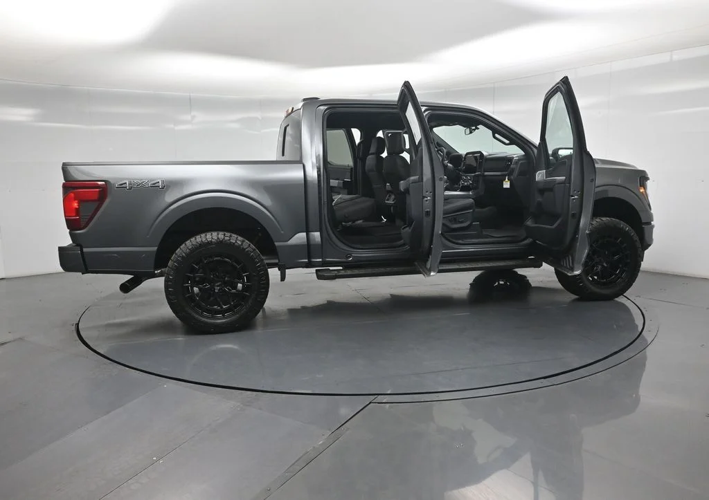 New 2026 Carbonized Gray Metallic Ford XLT image 4