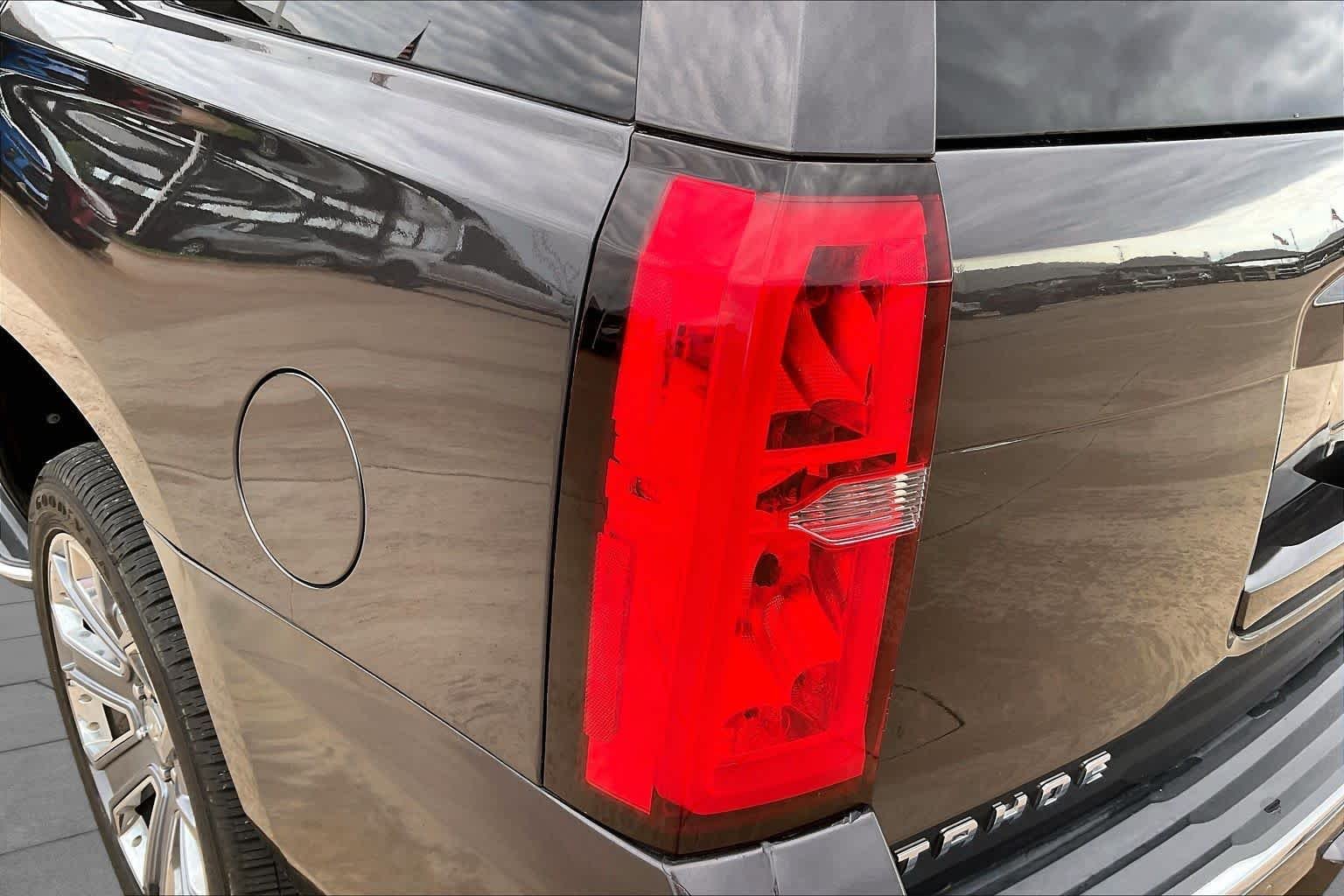 Used 2017 TUNGSTEN METALLIC Chevrolet Premier image 26