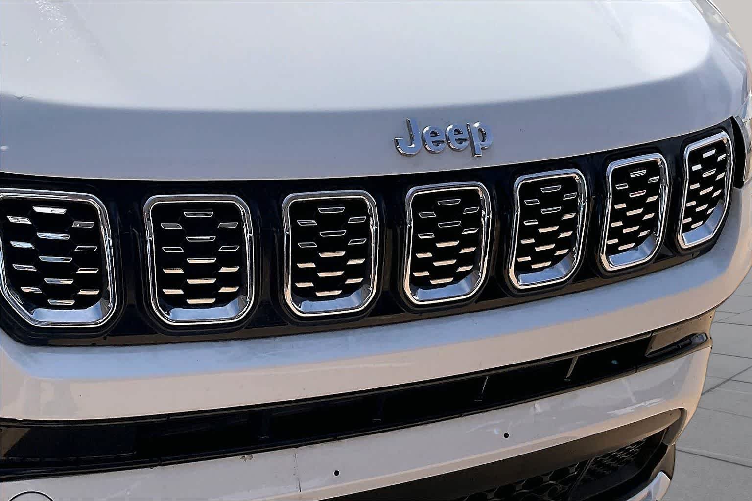 Used 2025 Bright White Clearcoat Jeep Limited image 28