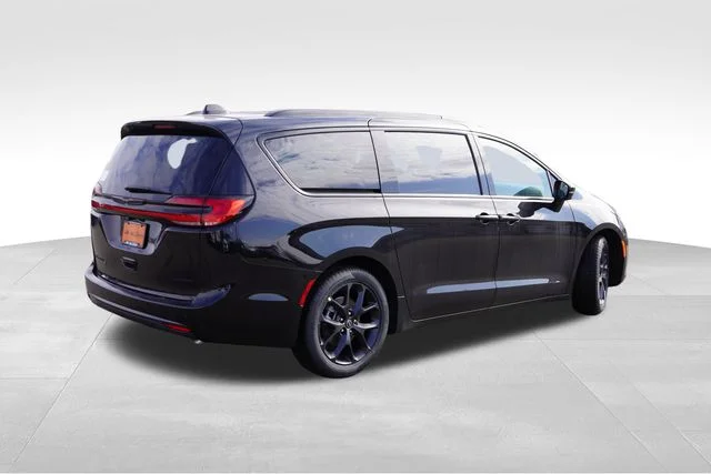 New 2026 Black Chrysler Limited image 4