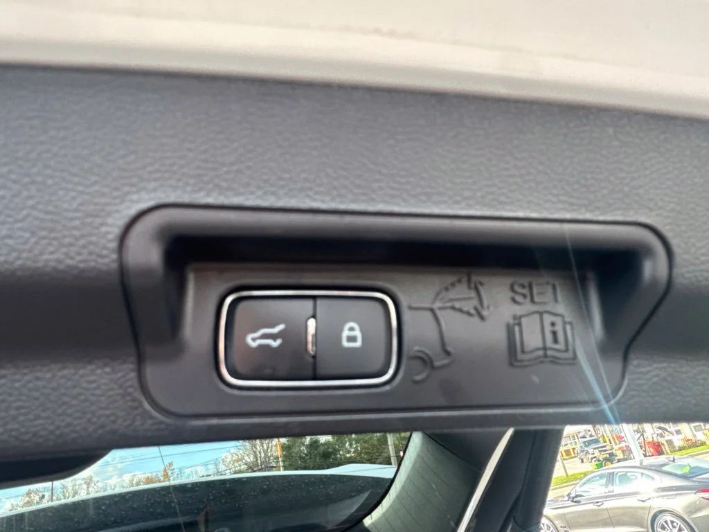 Used 2022 White Metallic Ford XLT image 49