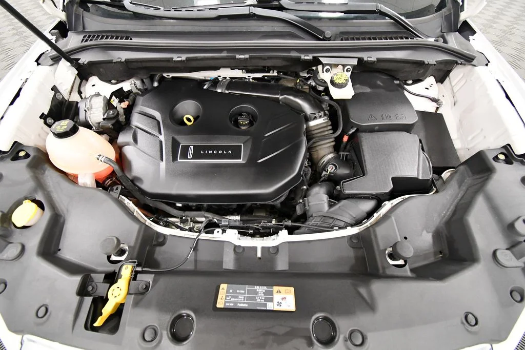 Used 2019 White Lincoln Reserve image 12