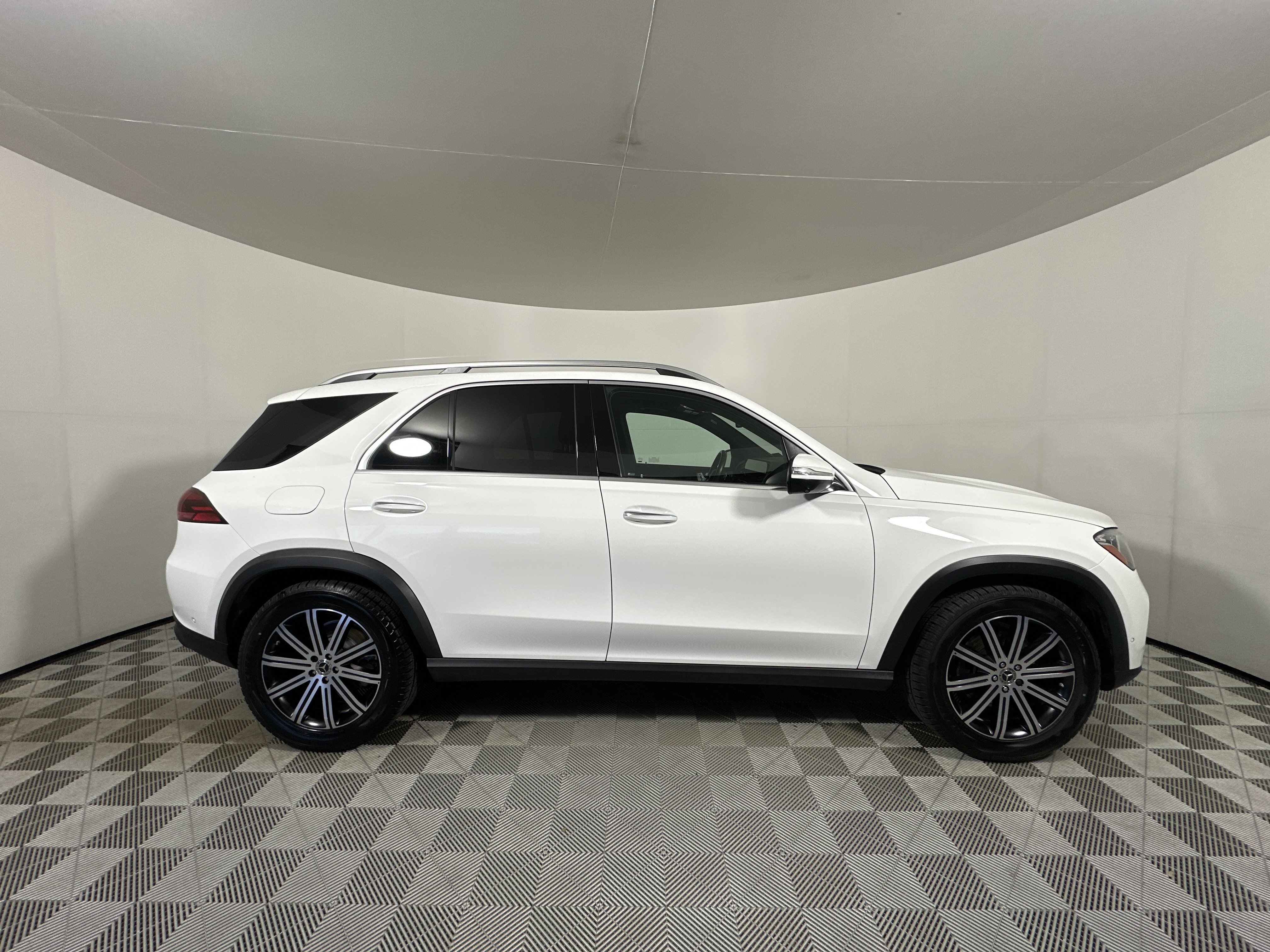 Used 2024 White Mercedes-Benz GLE 350 image 8
