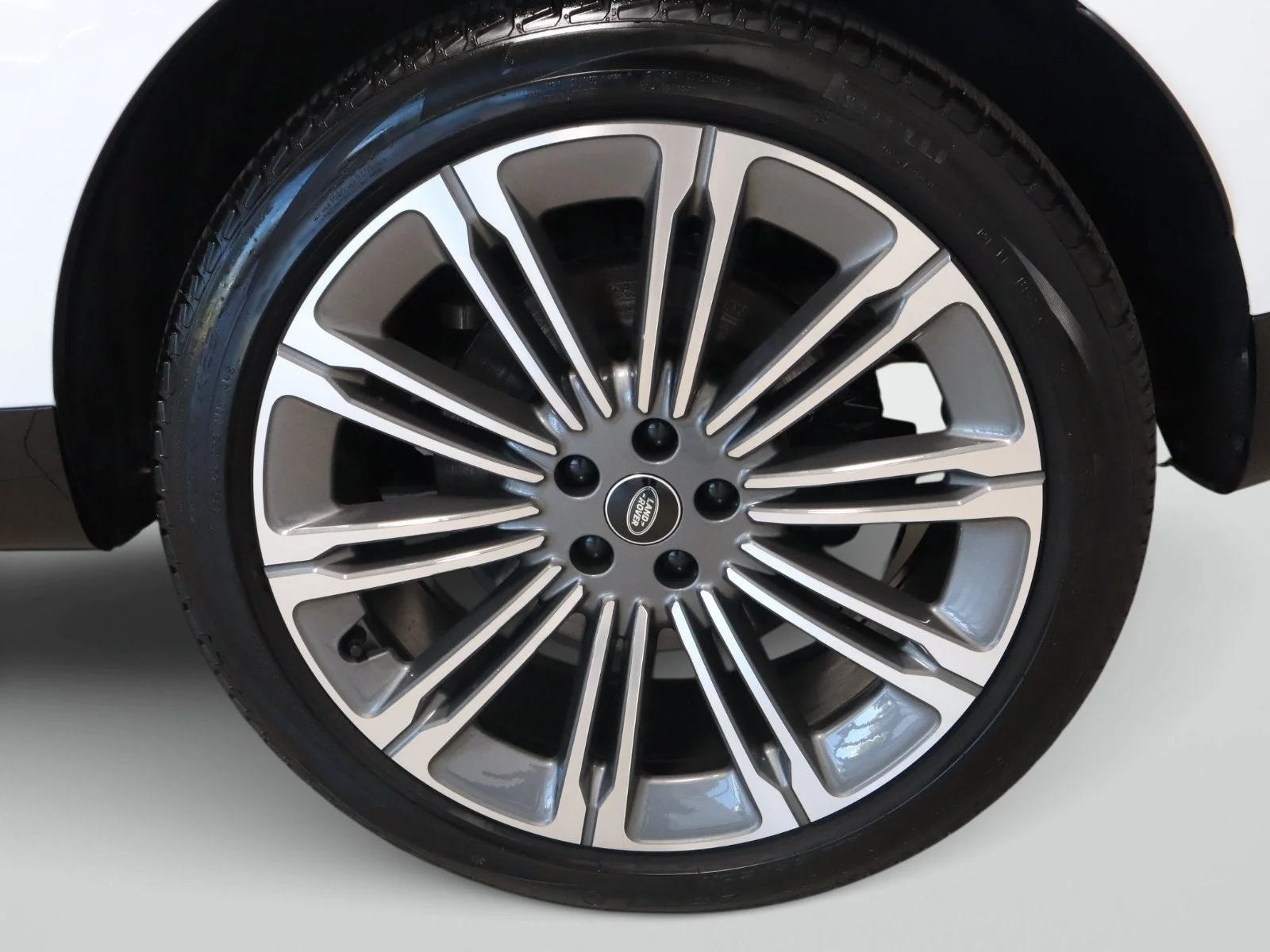 Used 2024 White Land Rover Autobiography image 8