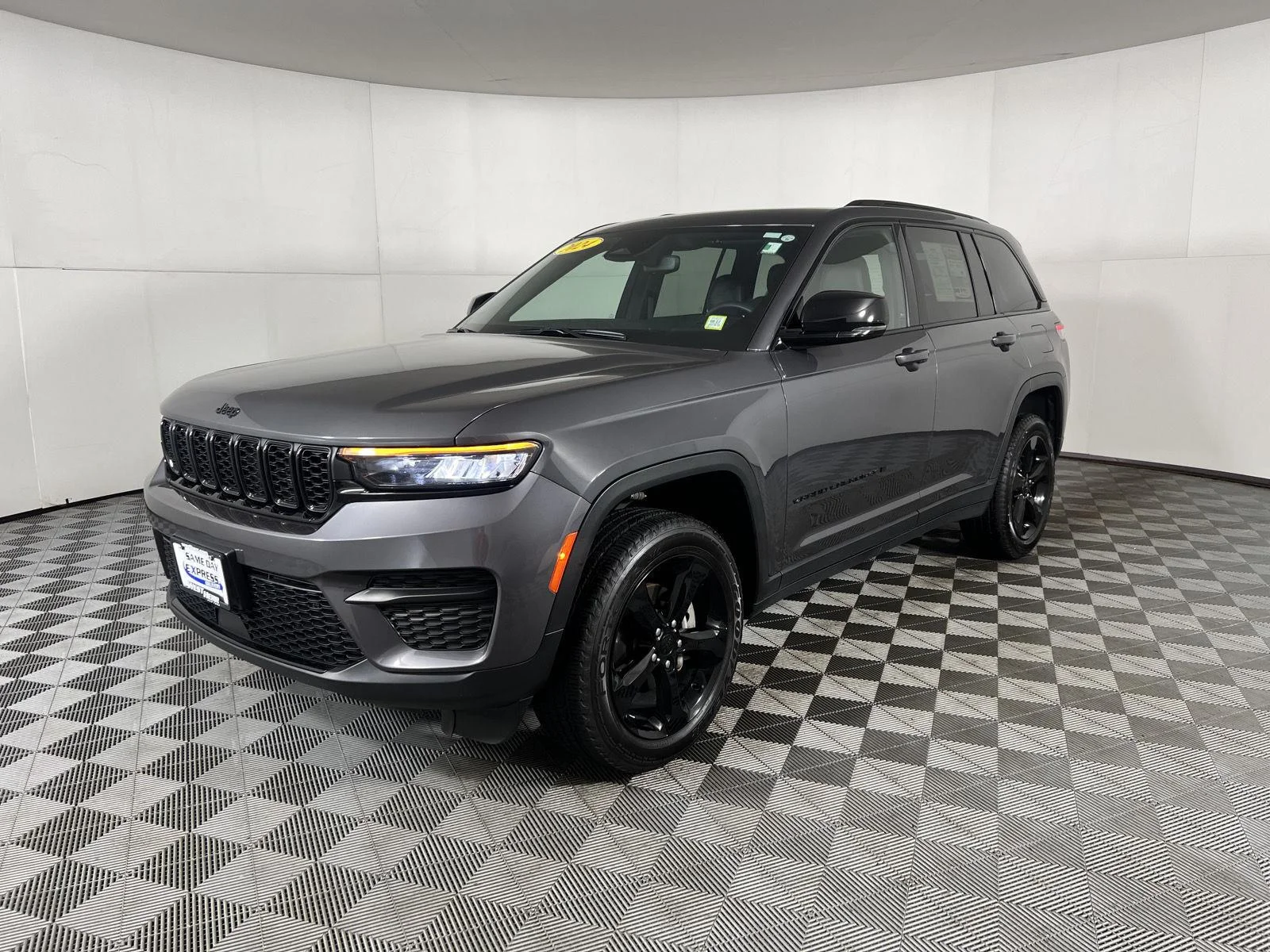 Used 2024 Baltic Gray Metallic Clearcoat Jeep Altitude image 5