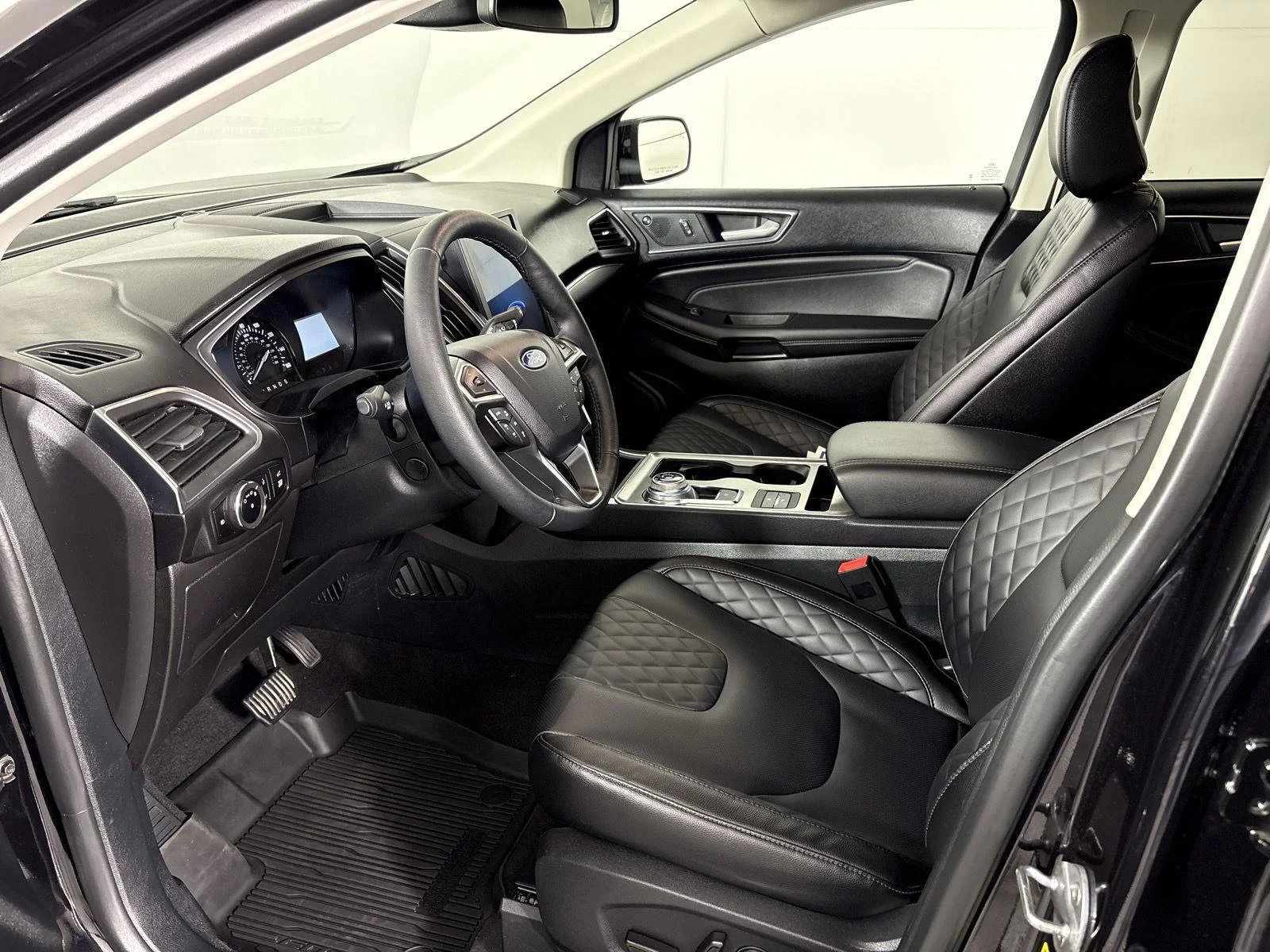 Used 2024 Agate Black Metallic Ford Titanium image 5