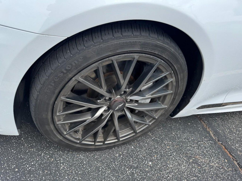 Used 2018 White Genesis 3.3T Sport image 4