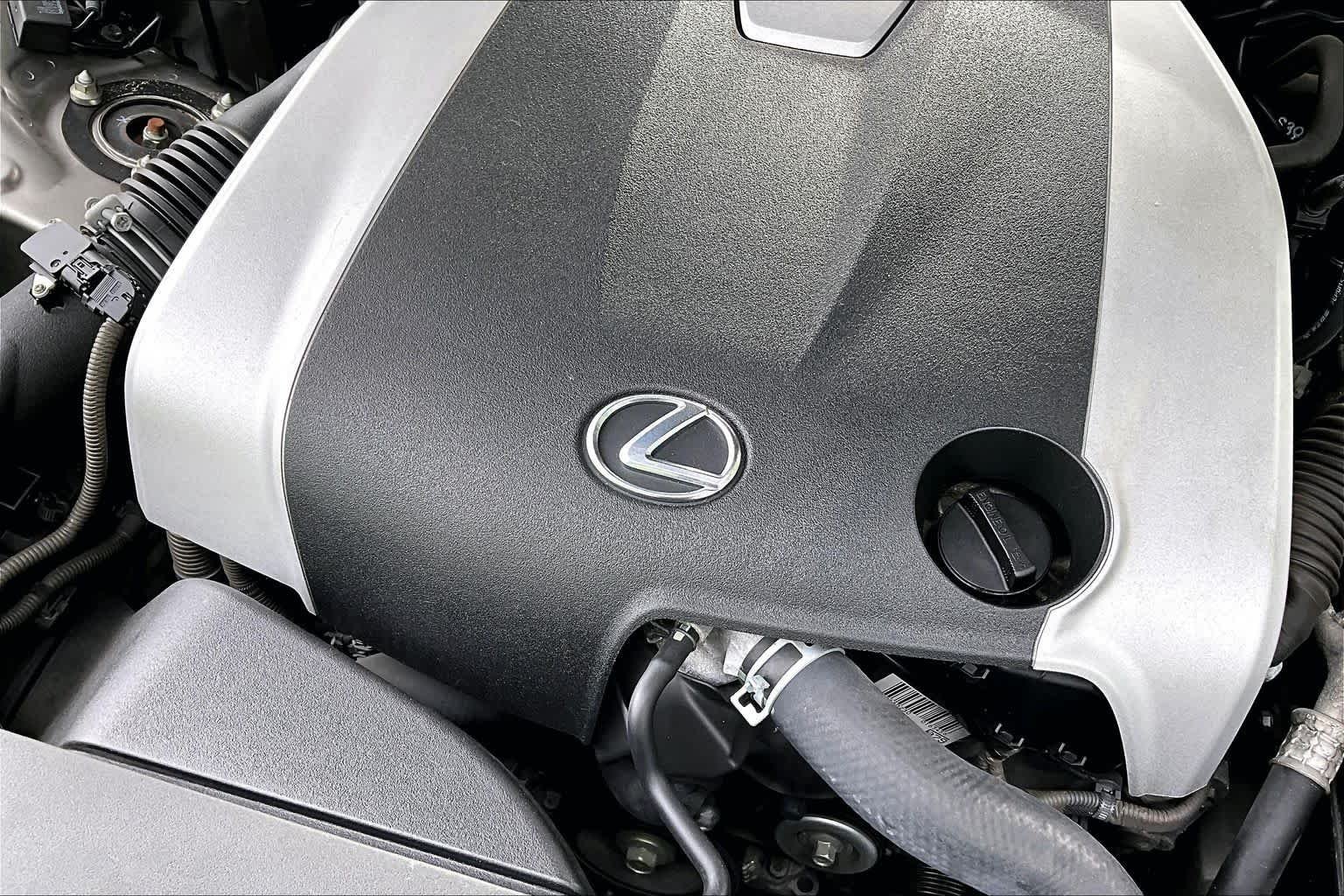 Used 2015 Atomic Silver Lexus  image 32