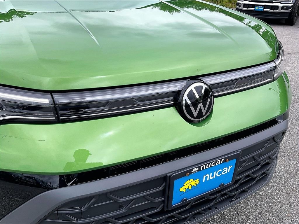 Used 2025 Bright Moss Green Metallic/Deep Black Roof Volkswagen 1.5T SE Black image 29