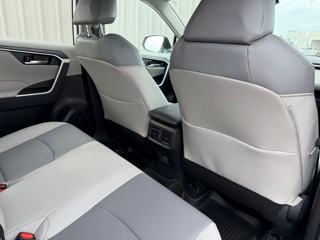 Used 2025 Beige Toyota XLE Premium image 33