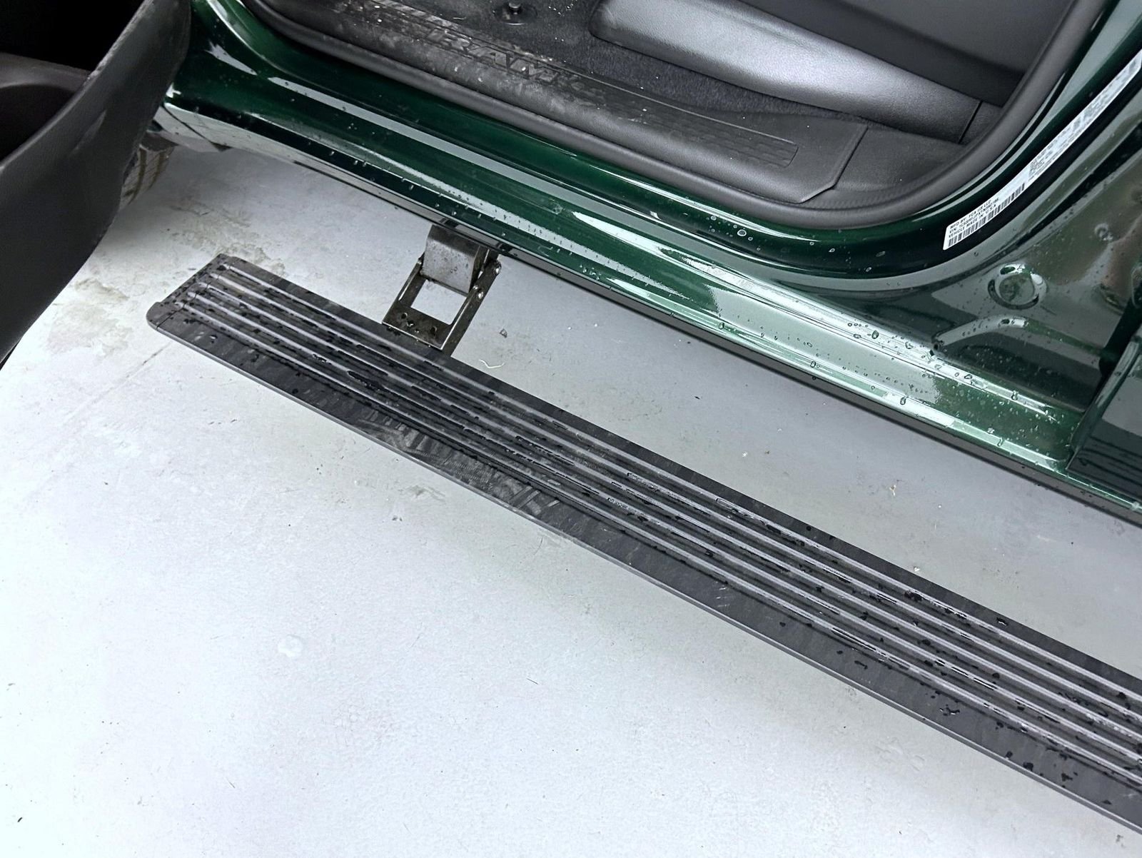 New 2026 Serrano-Green Metallic Exterior Paint RAM Laramie image 9