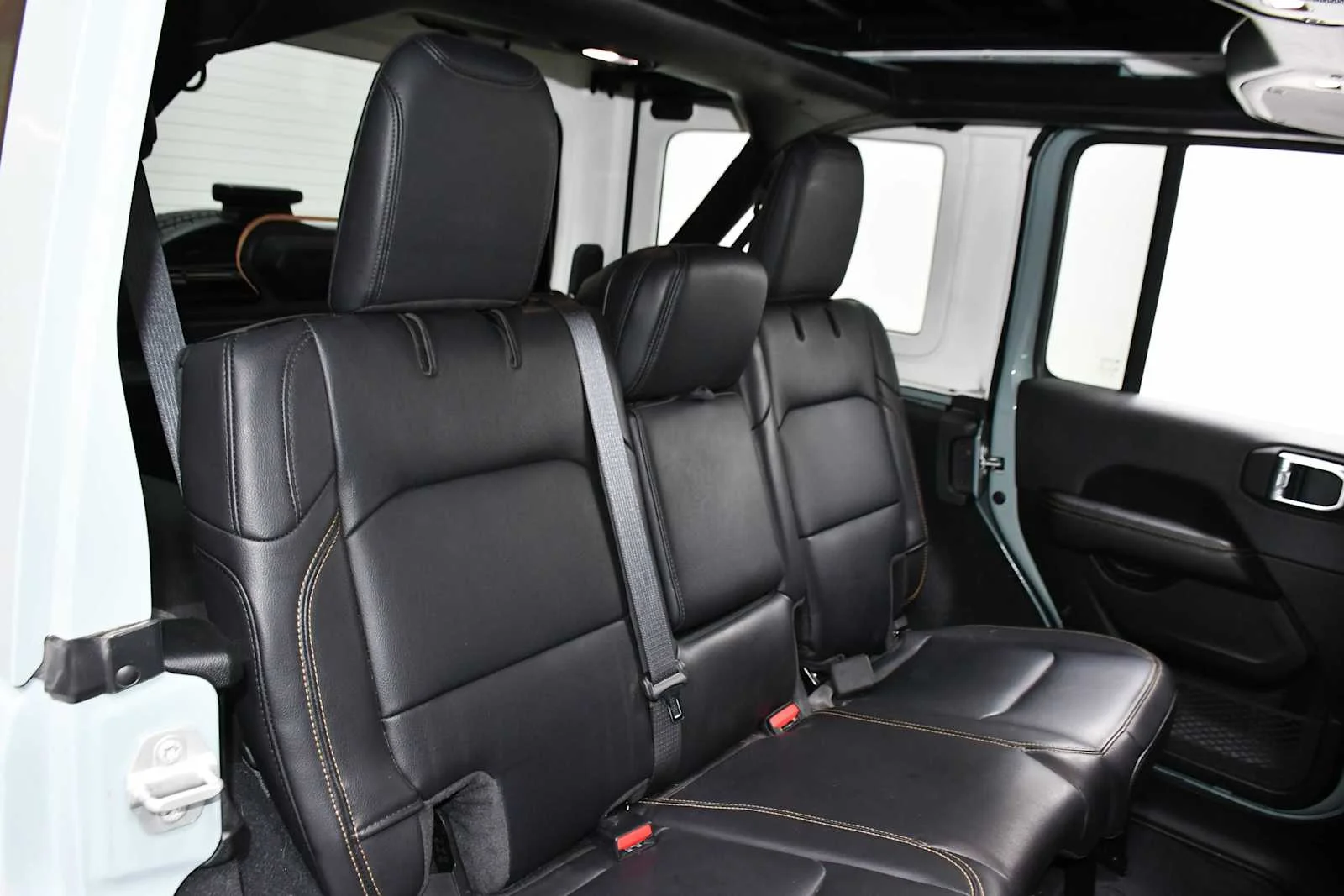 Used 2024 Earl Clearcoat Jeep Sahara image 23