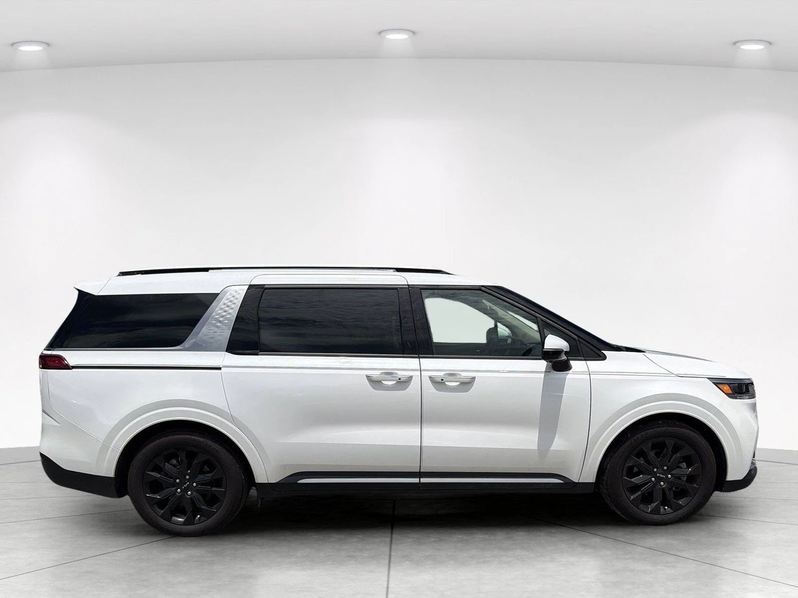 Used 2024 White Kia SX image 3