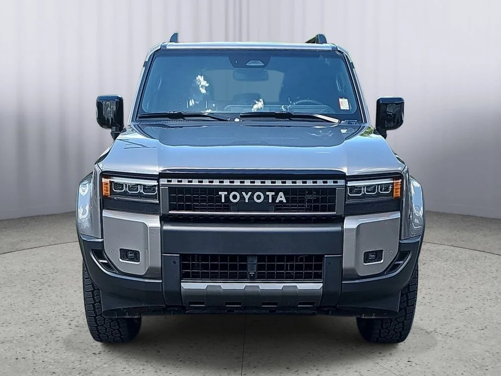 Used 2025  Toyota Base image 8